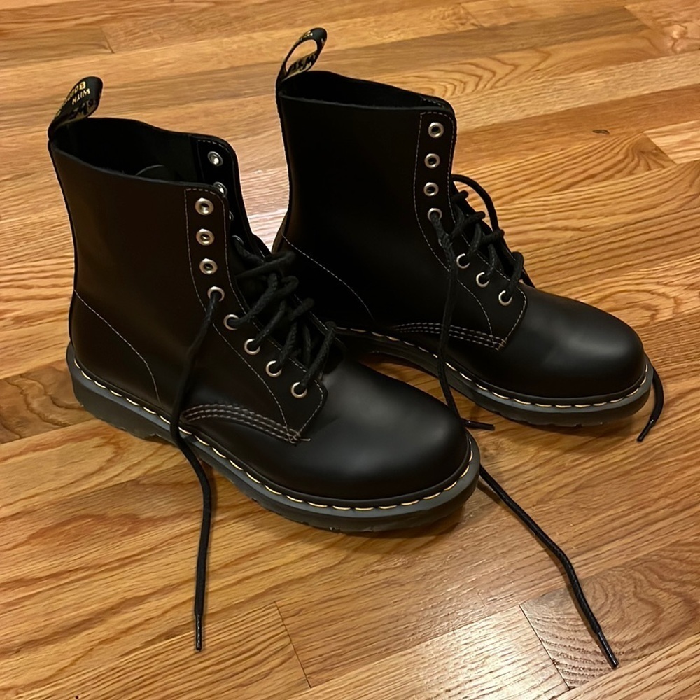 New Dr. Martens 1460 Pascal Leather Boots Black Size Women's 9